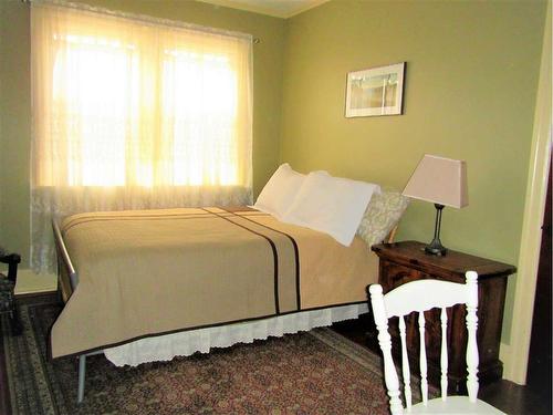 11120 103 Avenue, Fairview, AB - Indoor Photo Showing Bedroom