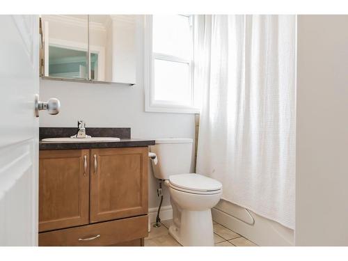 8605 70 Avenue, Grande Prairie, AB - Indoor Photo Showing Bathroom