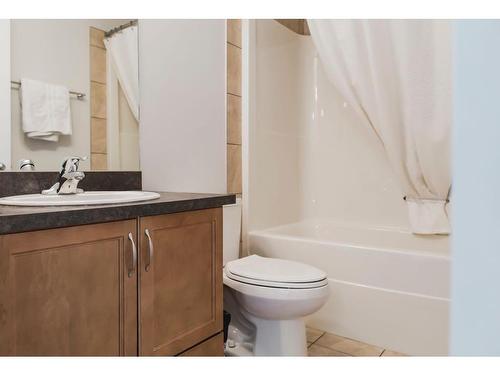 8605 70 Avenue, Grande Prairie, AB - Indoor Photo Showing Bathroom