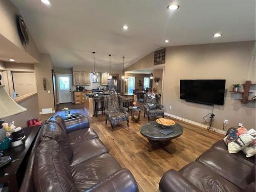 104548 Rge Rd 161, Rural Mackenzie County, AB - Indoor Photo Showing Living Room