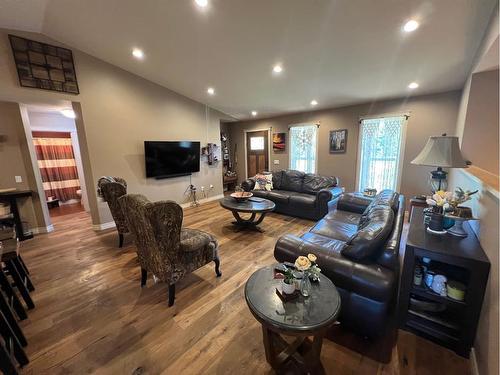 104548 Rge Rd 161, Rural Mackenzie County, AB - Indoor Photo Showing Living Room