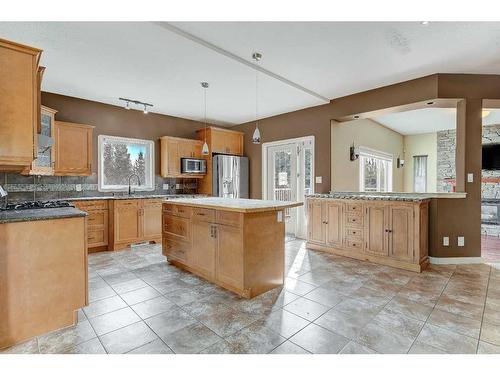 10323 Carriage Lane Drive, Rural Grande Prairie No. 1, County Of, AB - Indoor Photo Showing Kitchen