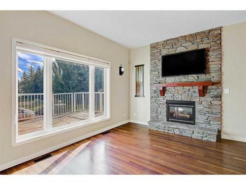 10323 Carriage Lane Drive, Rural Grande Prairie No. 1, County Of, AB - Indoor Photo Showing Living Room With Fireplace