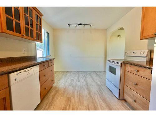 10812 103A Street, Peace River, AB - Indoor Photo Showing Kitchen