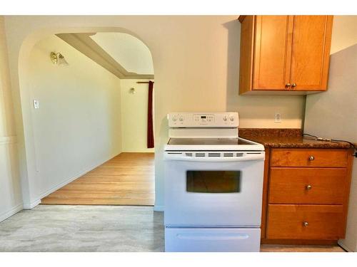 10812 103A Street, Peace River, AB - Indoor Photo Showing Kitchen