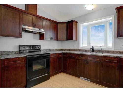 740046 Range Road 50, Sexsmith, AB - Indoor Photo Showing Kitchen With Double Sink