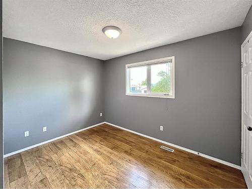 101 1St Avenue Ne, Mclennan, AB - Indoor Photo Showing Other Room