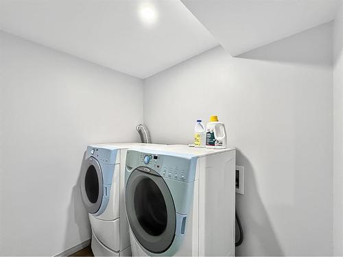 101 1St Avenue Ne, Mclennan, AB - Indoor Photo Showing Laundry Room