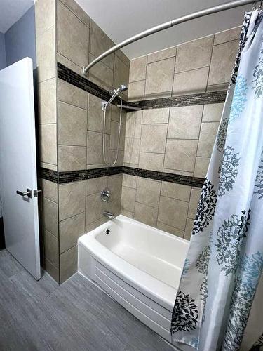 10266 111 Avenue, Grande Prairie, AB - Indoor Photo Showing Bathroom