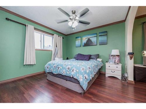 9501 121 Avenue, Grande Prairie, AB - Indoor Photo Showing Bedroom