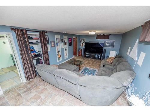 9501 121 Avenue, Grande Prairie, AB - Indoor Photo Showing Living Room