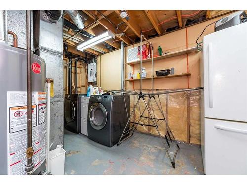 9501 121 Avenue, Grande Prairie, AB - Indoor Photo Showing Laundry Room