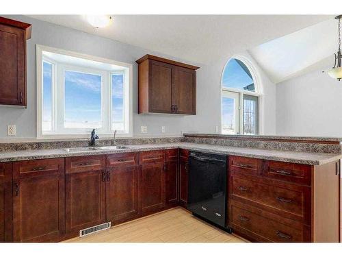 740046 Range Road 50, Sexsmith, AB - Indoor Photo Showing Kitchen With Double Sink