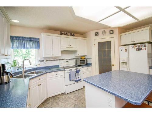 7509 102 Street, Grande Prairie, AB - Indoor Photo Showing Kitchen With Double Sink