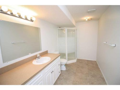 7509 102 Street, Grande Prairie, AB - Indoor Photo Showing Bathroom