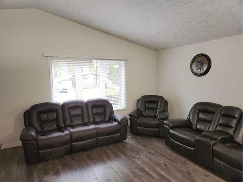 4832-57Ave . Nw, High Prairie, AB - Indoor Photo Showing Living Room