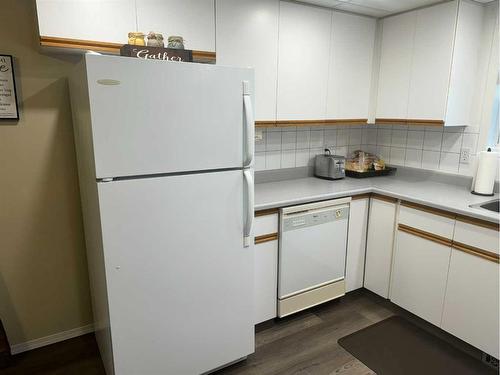 4513 47A Street, Grimshaw, AB - Indoor Photo Showing Kitchen