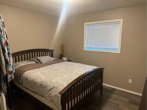 4513 47A Street, Grimshaw, AB - Indoor Photo Showing Bedroom