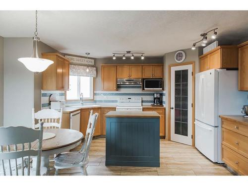 9502 91 Street, Grande Prairie, AB - Indoor Photo Showing Kitchen