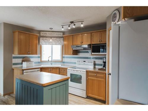 9502 91 Street, Grande Prairie, AB - Indoor Photo Showing Kitchen