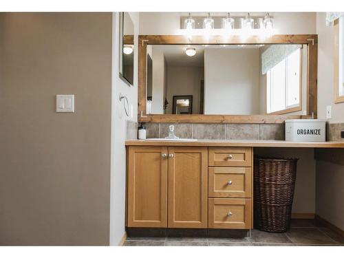 9502 91 Street, Grande Prairie, AB - Indoor Photo Showing Bathroom