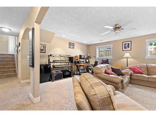 9705 66 Avenue, Grande Prairie, AB - Indoor Photo Showing Living Room