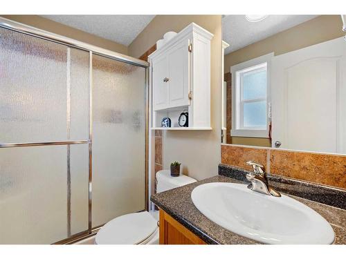 9705 66 Avenue, Grande Prairie, AB - Indoor Photo Showing Bathroom