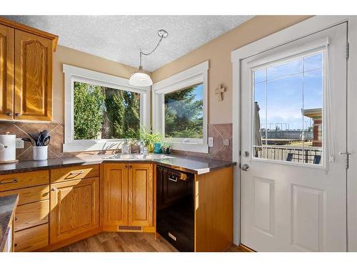 9705 66 Avenue, Grande Prairie, AB - Indoor Photo Showing Kitchen