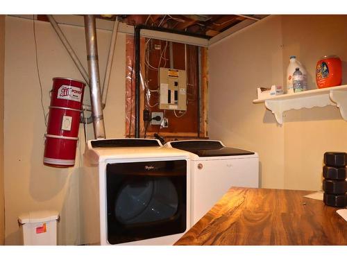 5410 52A Street, Berwyn, AB - Indoor Photo Showing Laundry Room