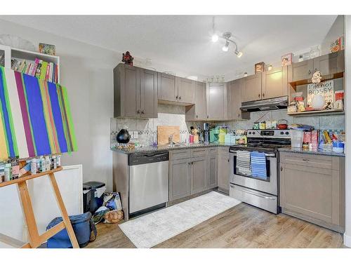 9422 88 Street, Grande Prairie, AB - Indoor Photo Showing Kitchen