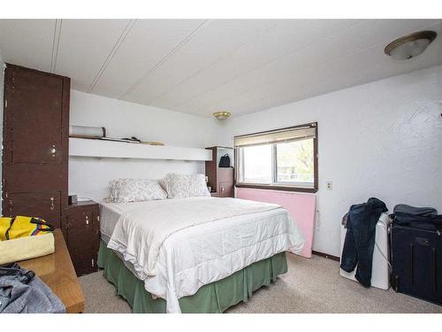 9738 119A Avenue, Grande Prairie, AB - Indoor Photo Showing Bedroom