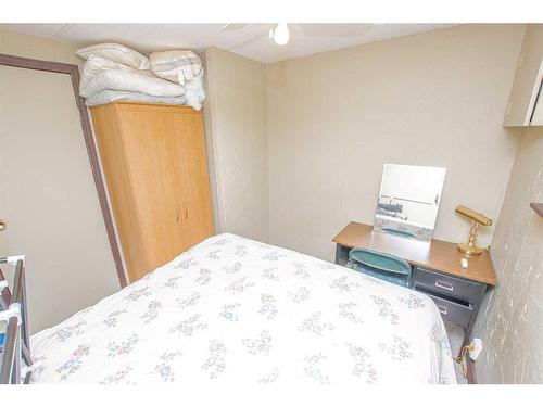 9738 119A Avenue, Grande Prairie, AB - Indoor Photo Showing Bedroom