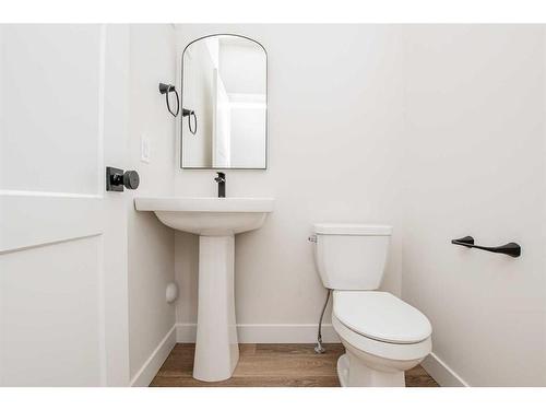 8222 87A Street, Grande Prairie, AB - Indoor Photo Showing Bathroom