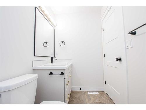 8222 87A Street, Grande Prairie, AB - Indoor Photo Showing Bathroom