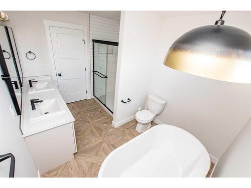 8222 87A Street, Grande Prairie, AB - Indoor Photo Showing Bathroom