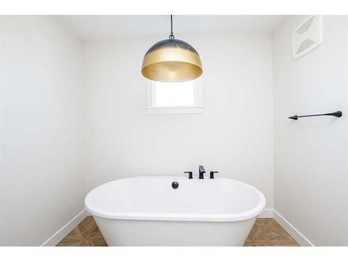 8222 87A Street, Grande Prairie, AB - Indoor Photo Showing Bathroom