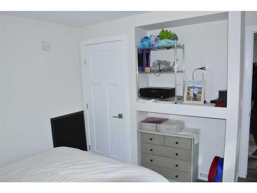 10114 106 Avenue, Peace River, AB - Indoor Photo Showing Bedroom