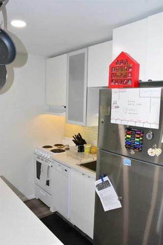 10114 106 Avenue, Peace River, AB - Indoor Photo Showing Kitchen