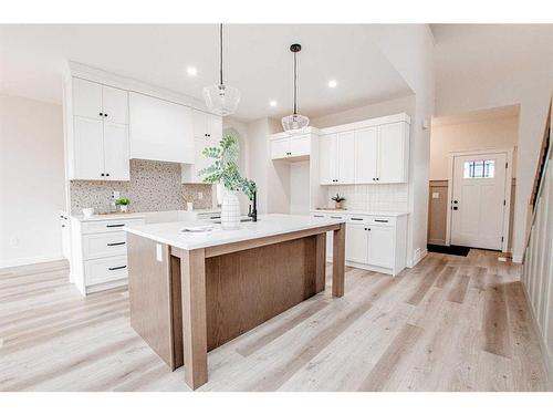 9805 89A Street, Grande Prairie, AB - Indoor Photo Showing Kitchen With Upgraded Kitchen