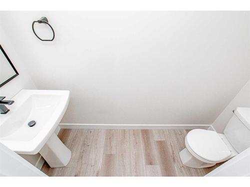 9805 89A Street, Grande Prairie, AB - Indoor Photo Showing Bathroom