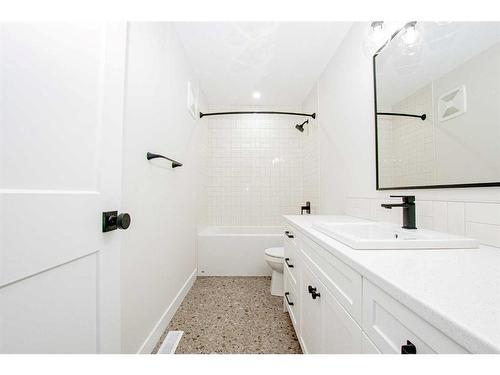 9805 89A Street, Grande Prairie, AB - Indoor Photo Showing Bathroom