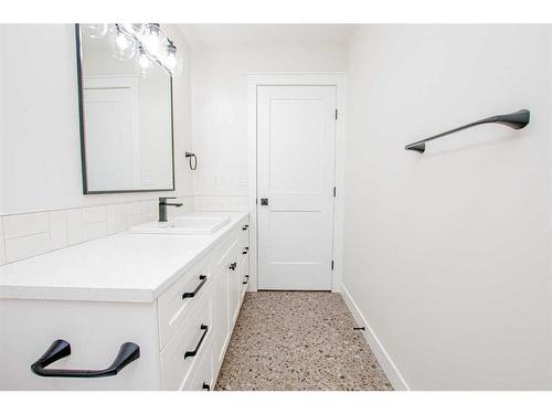 9805 89A Street, Grande Prairie, AB - Indoor Photo Showing Bathroom