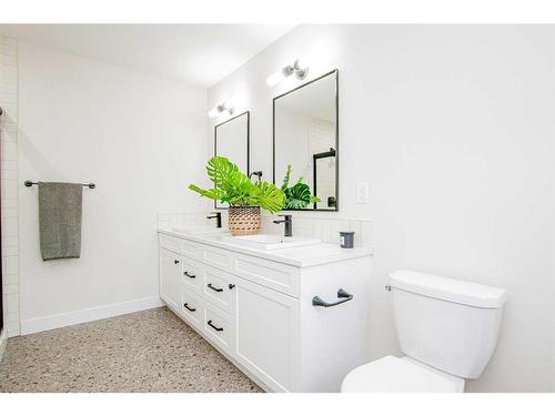 9805 89A Street, Grande Prairie, AB - Indoor Photo Showing Bathroom