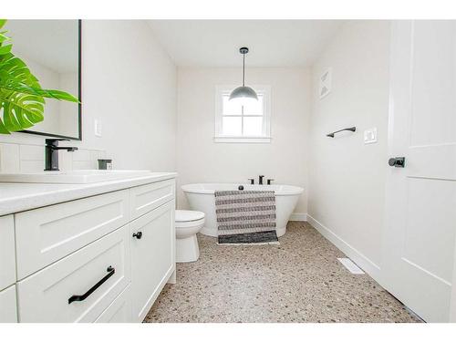 9805 89A Street, Grande Prairie, AB - Indoor Photo Showing Bathroom