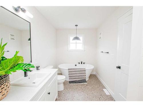 9805 89A Street, Grande Prairie, AB - Indoor Photo Showing Bathroom