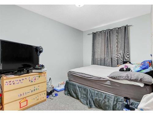 9234 94 Avenue, Grande Prairie, AB - Indoor Photo Showing Bedroom