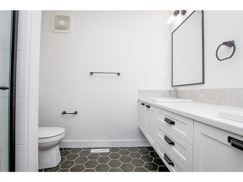 9702 89 Street, Grande Prairie, AB - Indoor Photo Showing Bathroom