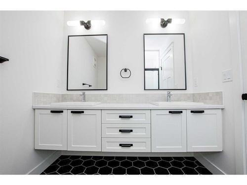 9702 89 Street, Grande Prairie, AB - Indoor Photo Showing Bathroom