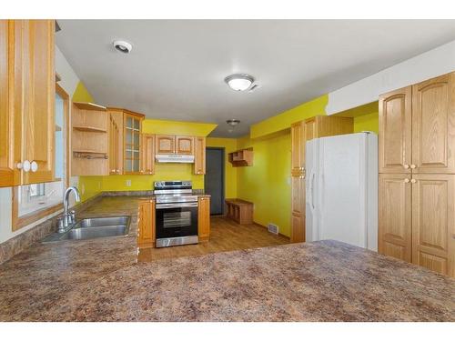 743061 64 Range, Rural Grande Prairie No. 1, County Of, AB - Indoor Photo Showing Kitchen With Double Sink