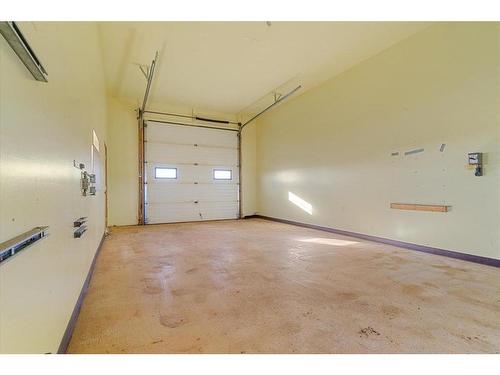 743061 64 Range, Rural Grande Prairie No. 1, County Of, AB - Indoor Photo Showing Garage